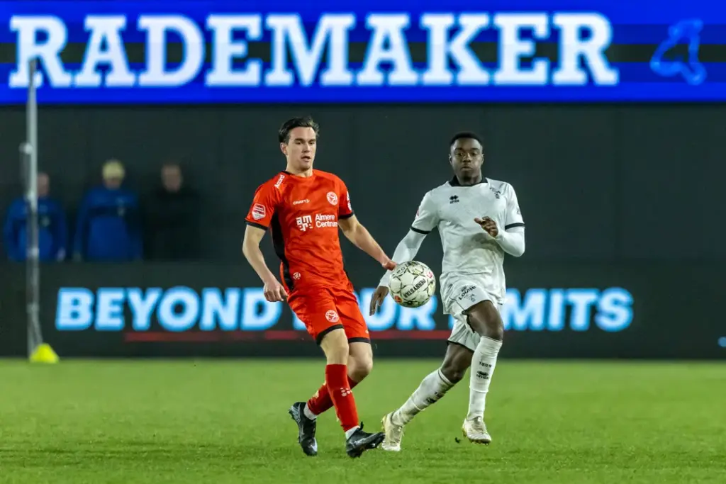 Almere City ADO Den Haag: Almere City wint met 1-0