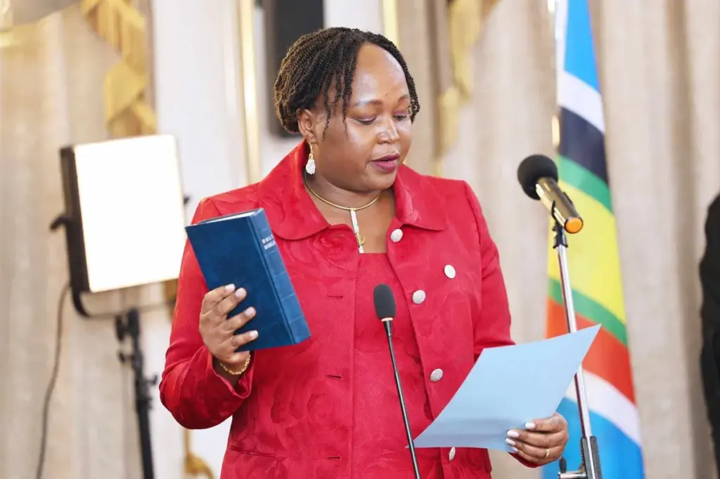 Arusha: Leiderschapsveranderingen en de -top van de EAC