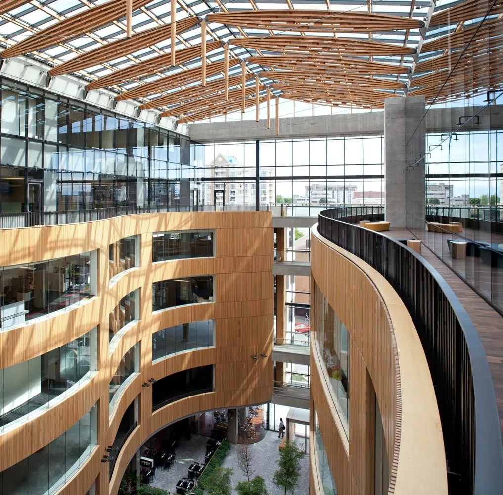 Atrium: Explosie bij het  in Amsterdam