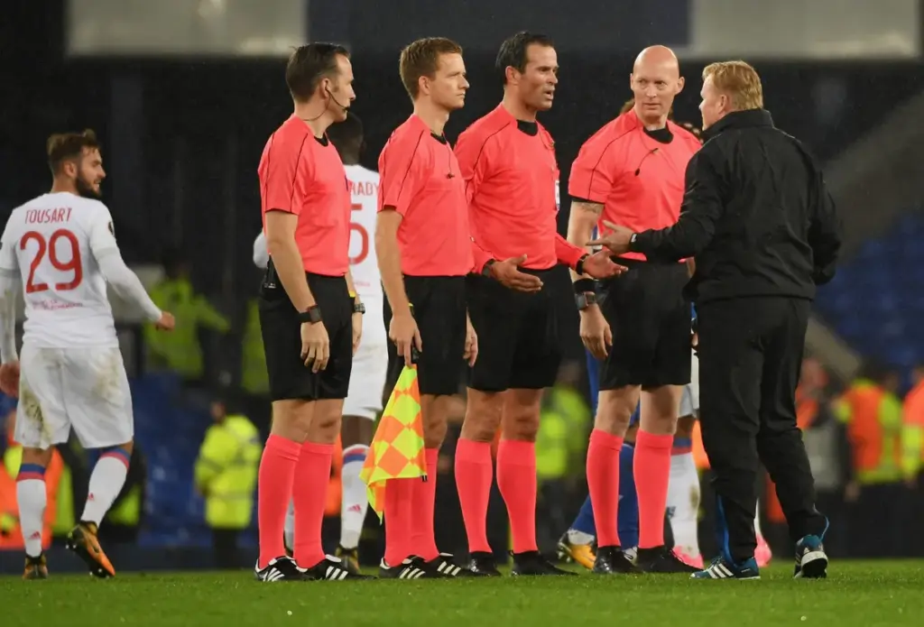 Bas Nijhuis: Blessure en Controverses in de Eredivisie