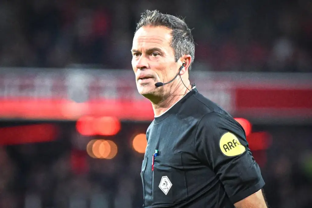 Bas Nijhuis: Een veelzijdige scheidsrechter met een uitdagende carrière
