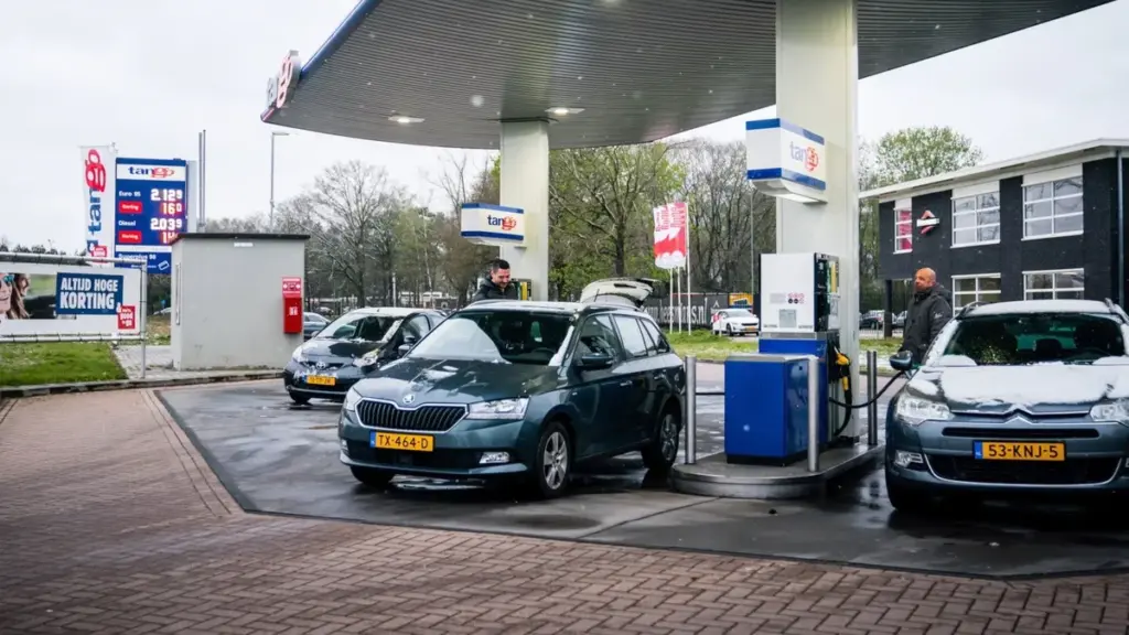 Benzine prijs: Een stijging door geopolitieke spanningen