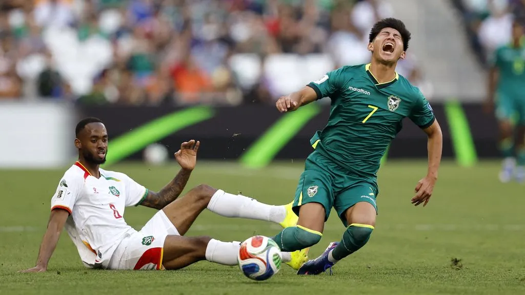 Bolivia vs Suriname: Bolivia wint met 2-1 in halve finale