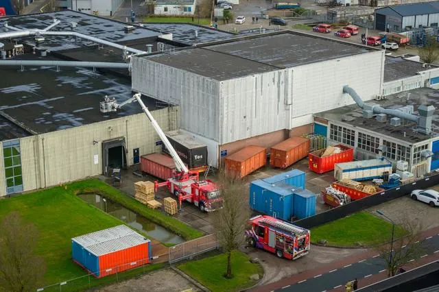 Brand Harlingen: Grote brand bij verpakkingsbedrijf Flexoplast
