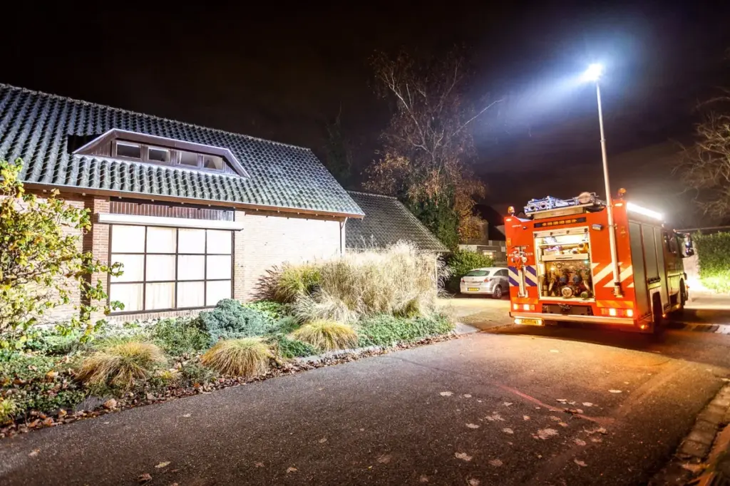 Brand IJsselstein: Grote brand in loods aan de Achtersloot
