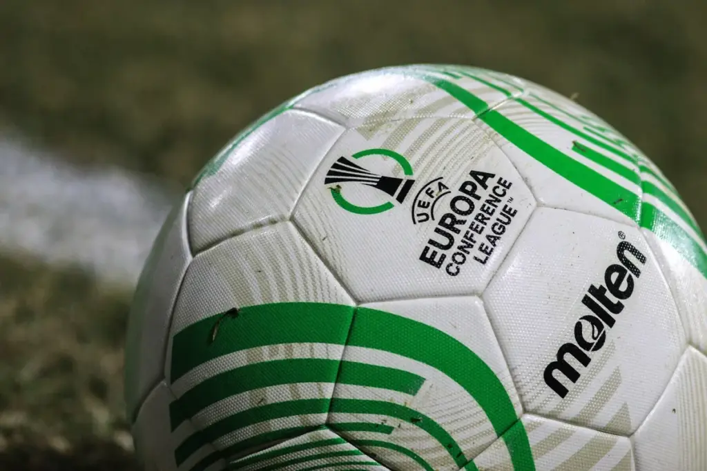 Conference league wedstrijden: AZ Alkmaar en andere teams in de kwartfinales