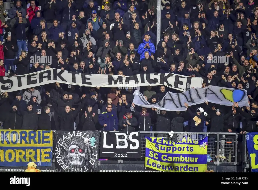 Emmen – cambuur: FC Emmen – SC Cambuur: Cambuur wint met 2-4 en promoveert