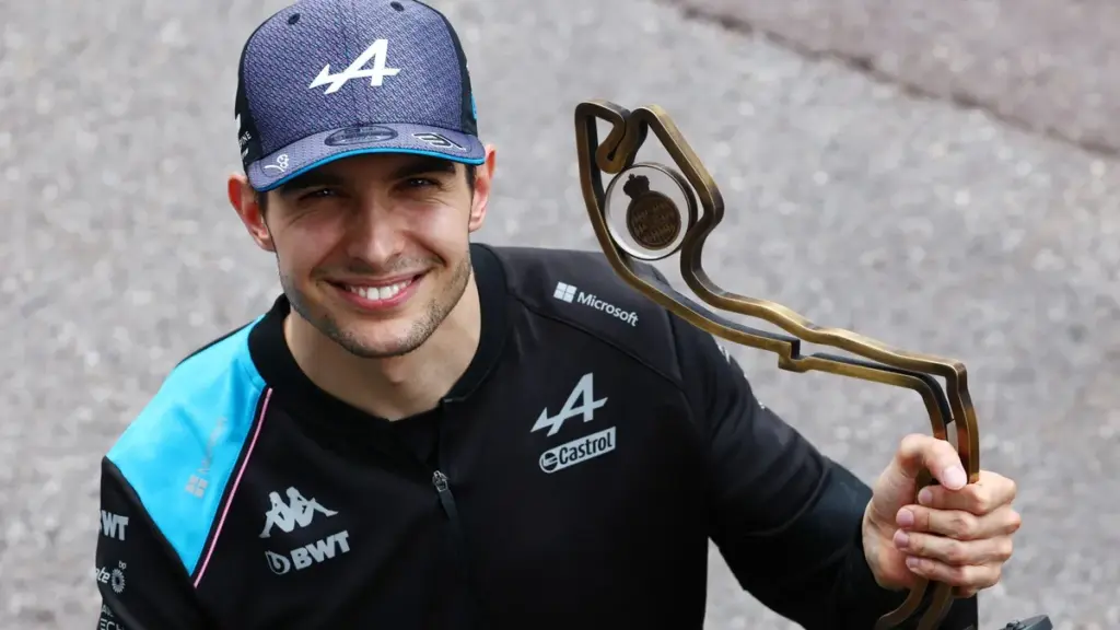 Esteban Ocon betrokken bij aanrijding tijdens de Grote Prijs van China