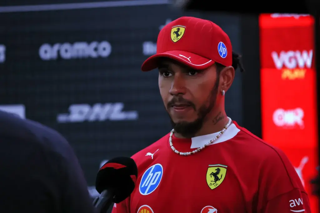 F1 live: Kimi Antonelli wint GP van China