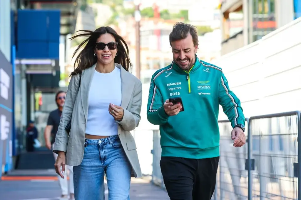 Fernando Alonso mist mediadag in Japan