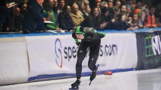 Joy beune verslaat Jenning de Boo op de 3.000 meter