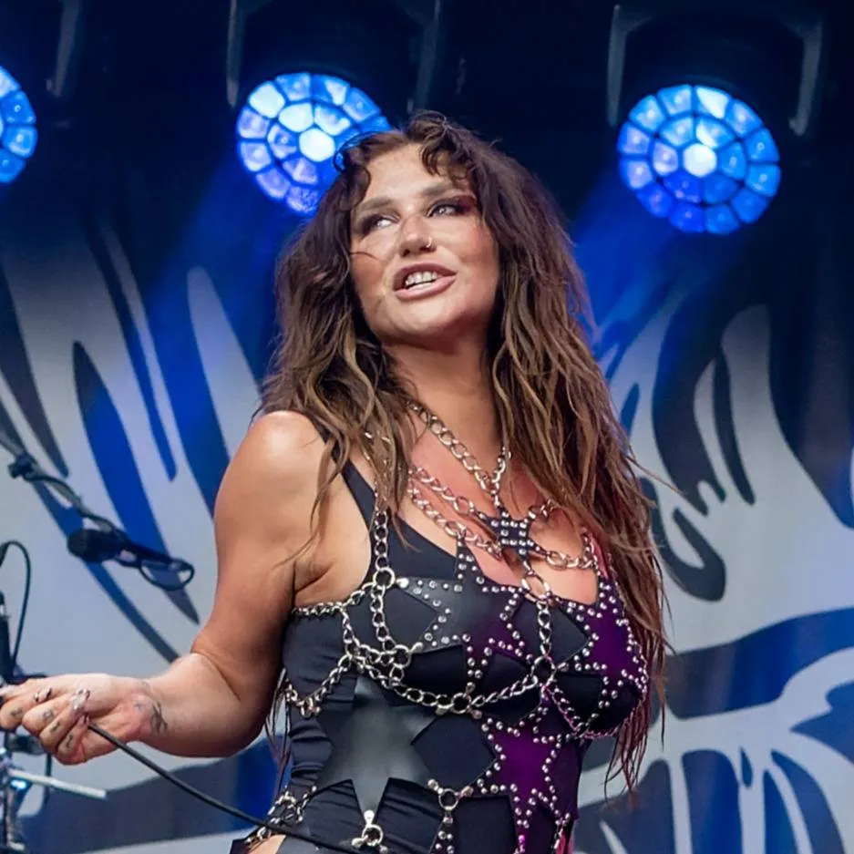 Kesha viert haar 38e verjaardag in stijl