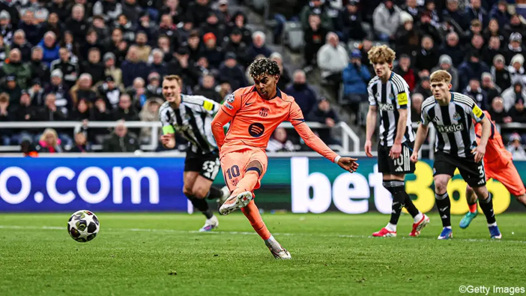 Lewandowski leidt FC Barcelona naar gelijkspel tegen Newcastle United