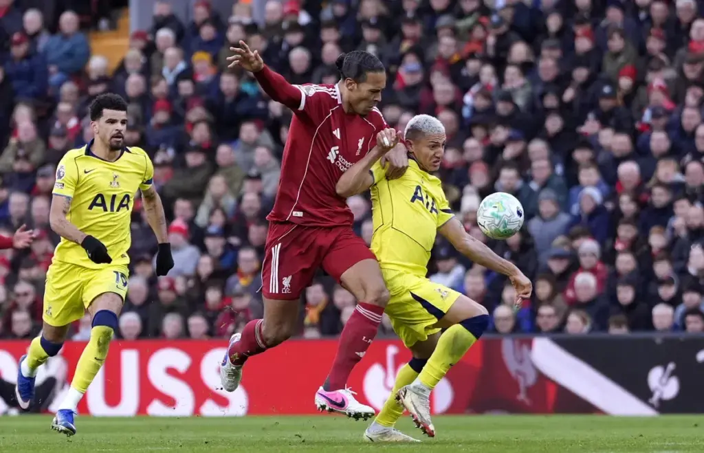 Liverpool speelt gelijk tegen Tottenham Hotspur