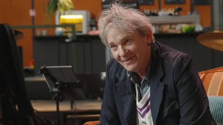 Matthijs van Nieuwkerk: Terug in de Schijnwerpers met ‘The Best of Sven en Matthijs’