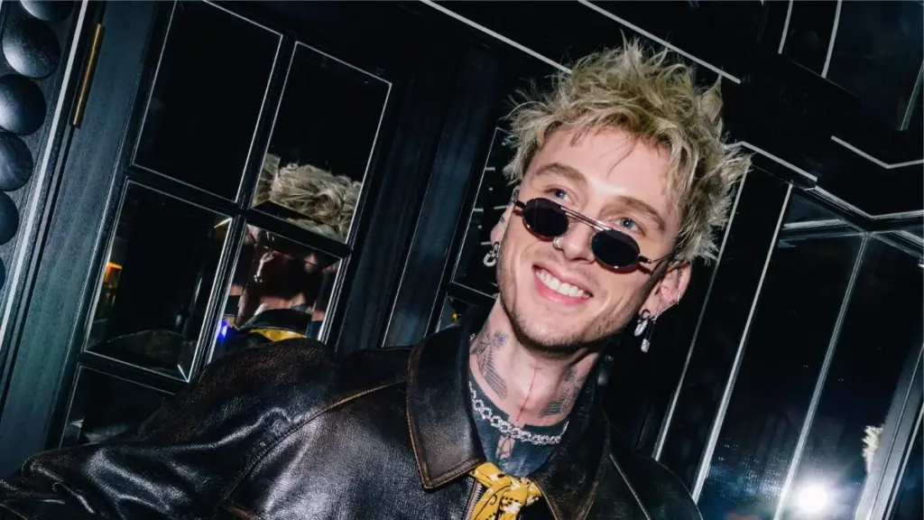 Mgk viert de eerste verjaardag van zijn dochter