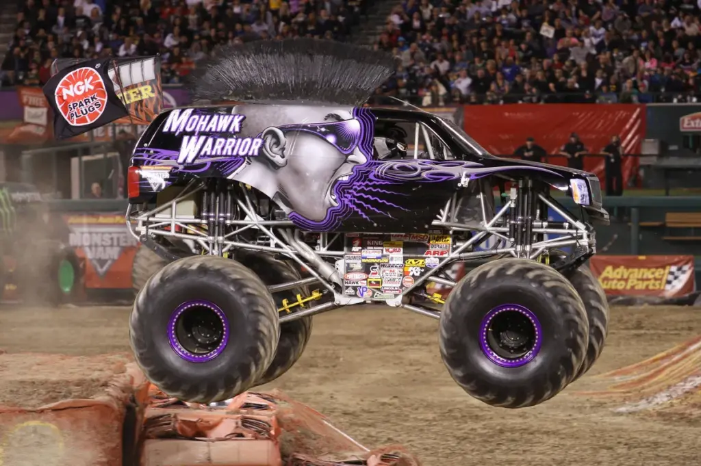 Monsterjam: Monster Jam: Tulachka-siblings strijden in Ashwaubenon