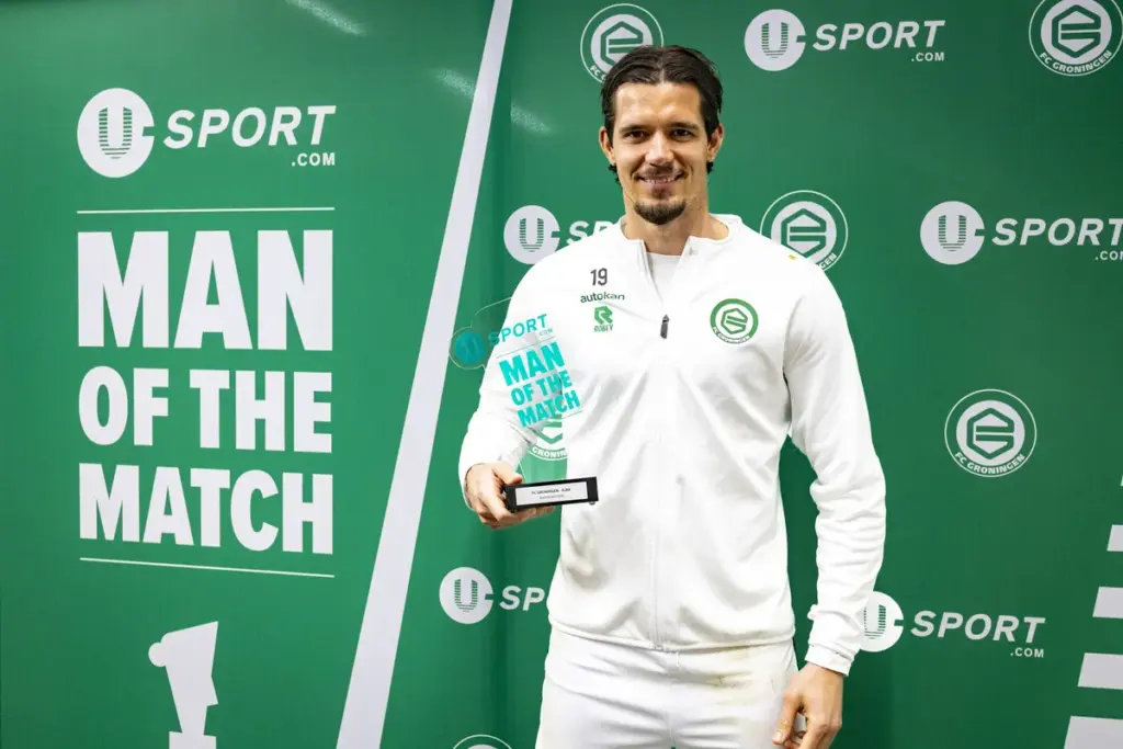 Oskar Zawada schittert in overwinning tegen Ajax