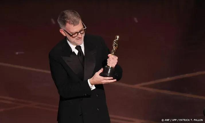 Paul Thomas Anderson wint Oscar voor Beste Regisseur