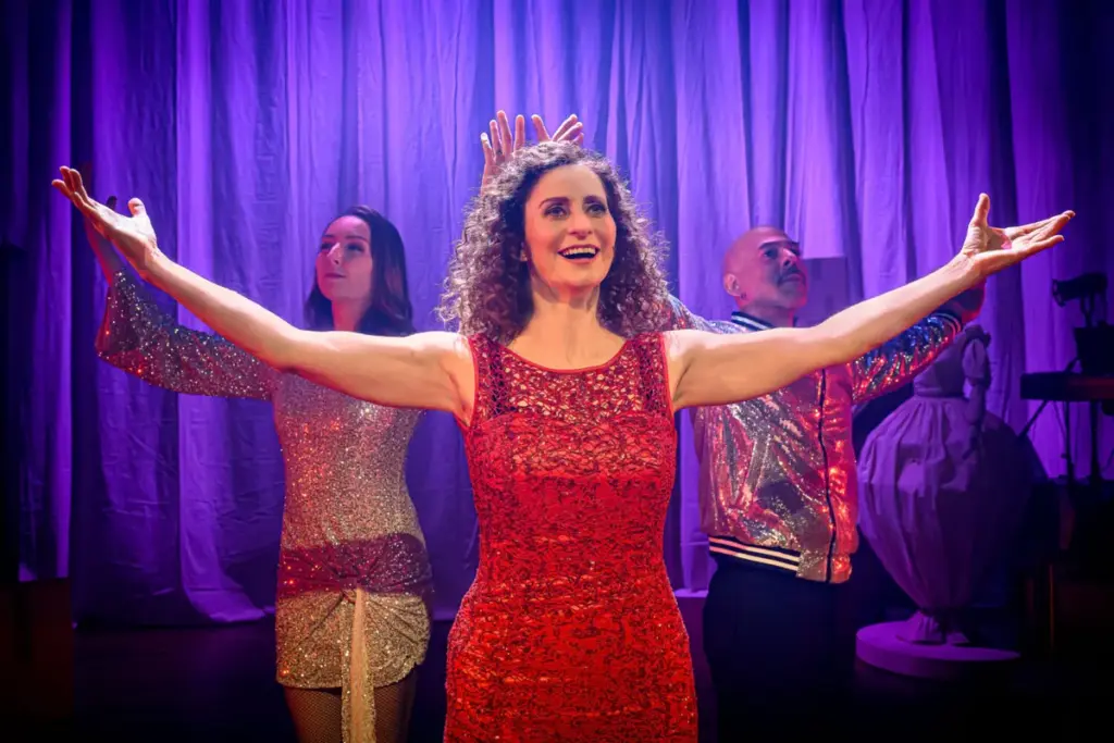 Pia Douwes: Een Iconische Terugkeer in het Theater