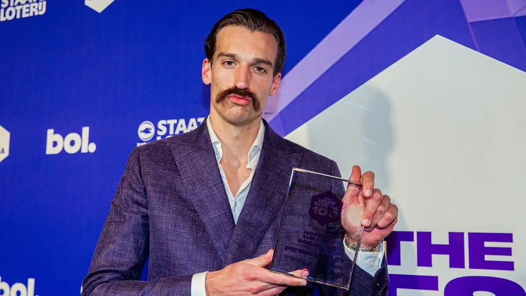 Pieter Valley wint Best Social Awards