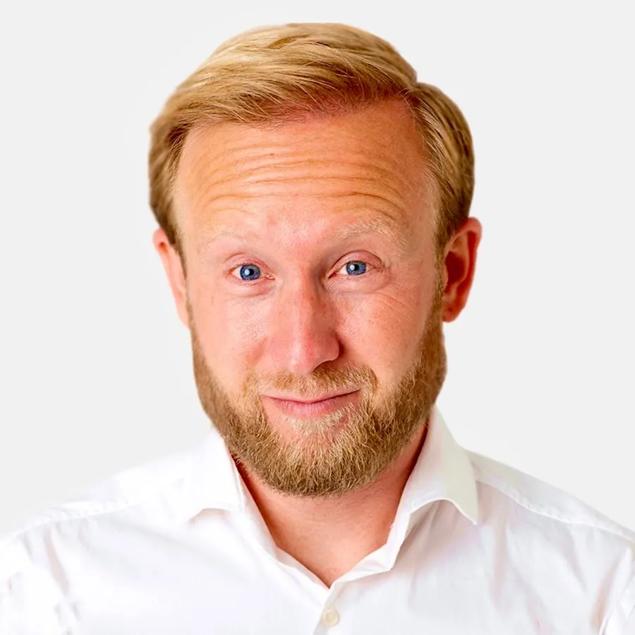 Raymond Mens presenteert Nieuws van de Dag op SBS6