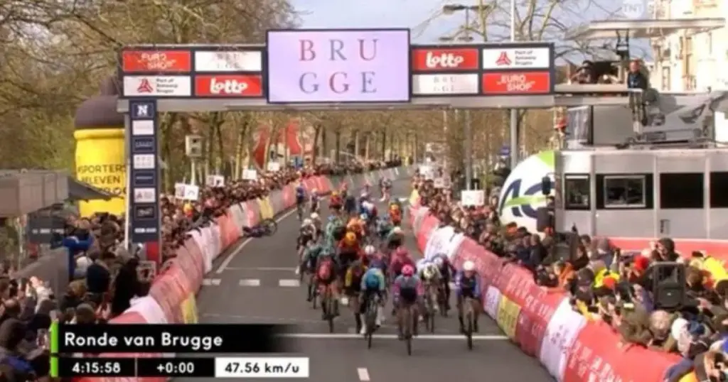 Ronde van Brugge: Dylan Groenewegen wint in Brugge