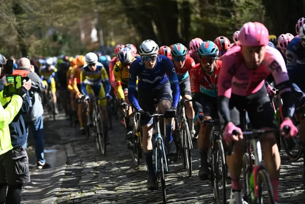 Ronde van Vlaanderen: Arnaud De Lie en Tadej Pogacar in de schijnwerpers
