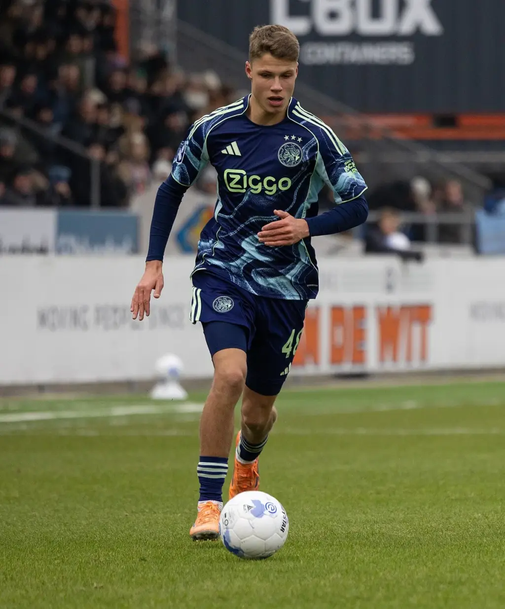 Sean Steur scoort in De Klassieker tegen Feyenoord