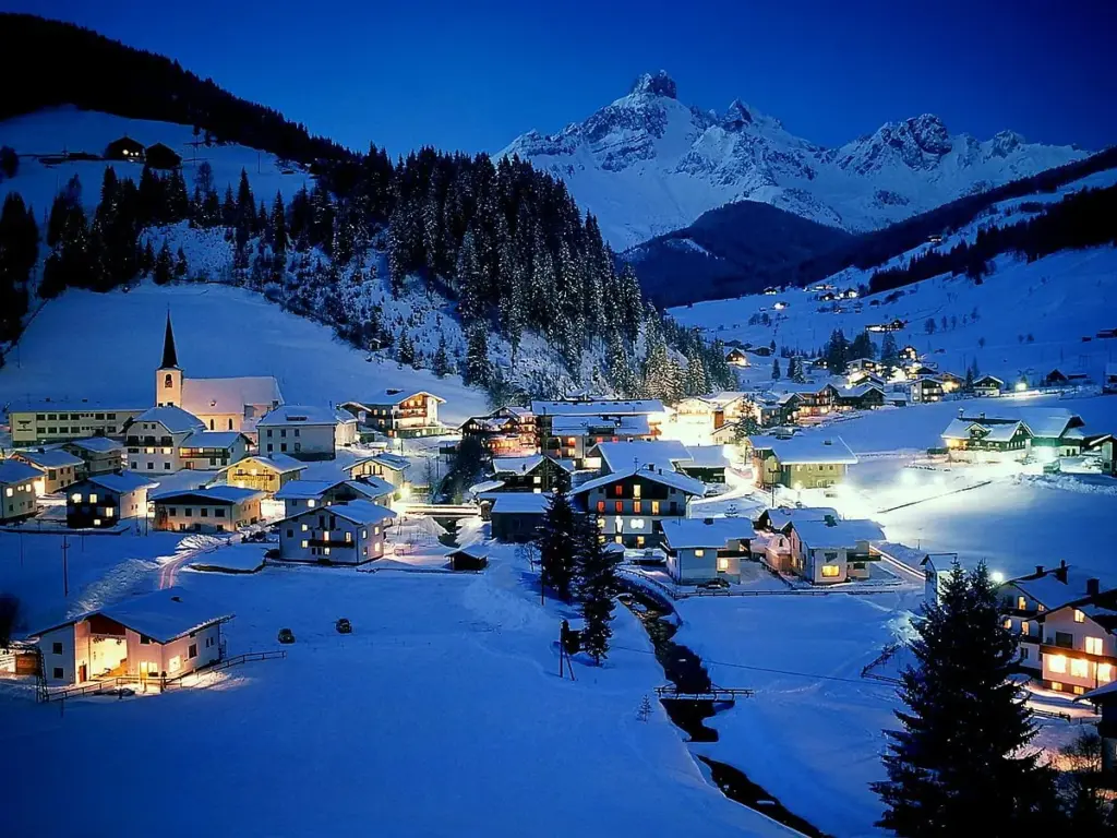 Sneeuw in Oostenrijk: Dikke sneeuwval bedekt de Alpen