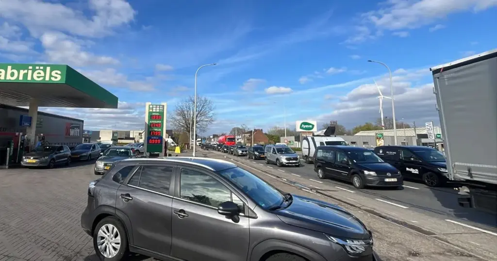 Tanktoerisme veroorzaakt verkeerschaos in Maasmechelen
