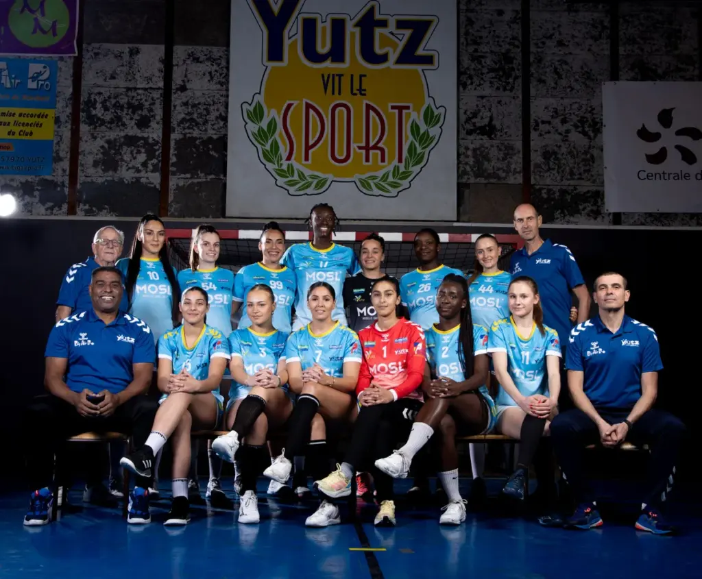 Yutz: De rol van  in het Connections puzzelspel