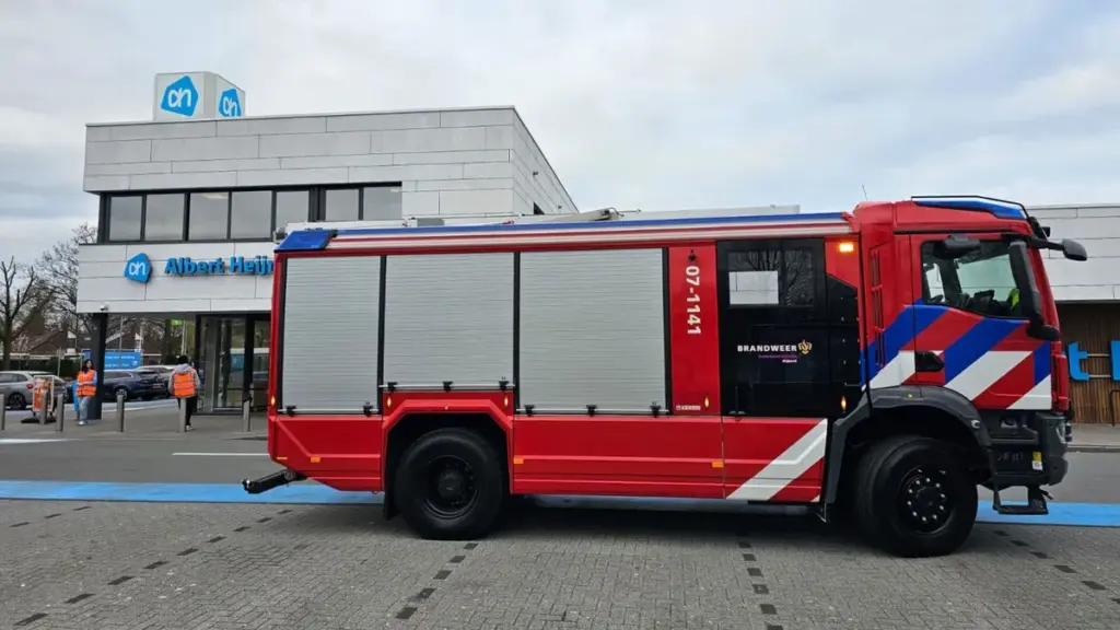 Albert Heijn in Nijkerk ontruimd na vreemde lucht