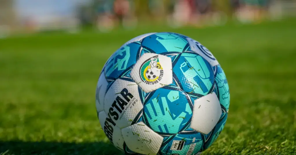 AZ Fortuna: AZ wint met 2-0 van Fortuna Sittard