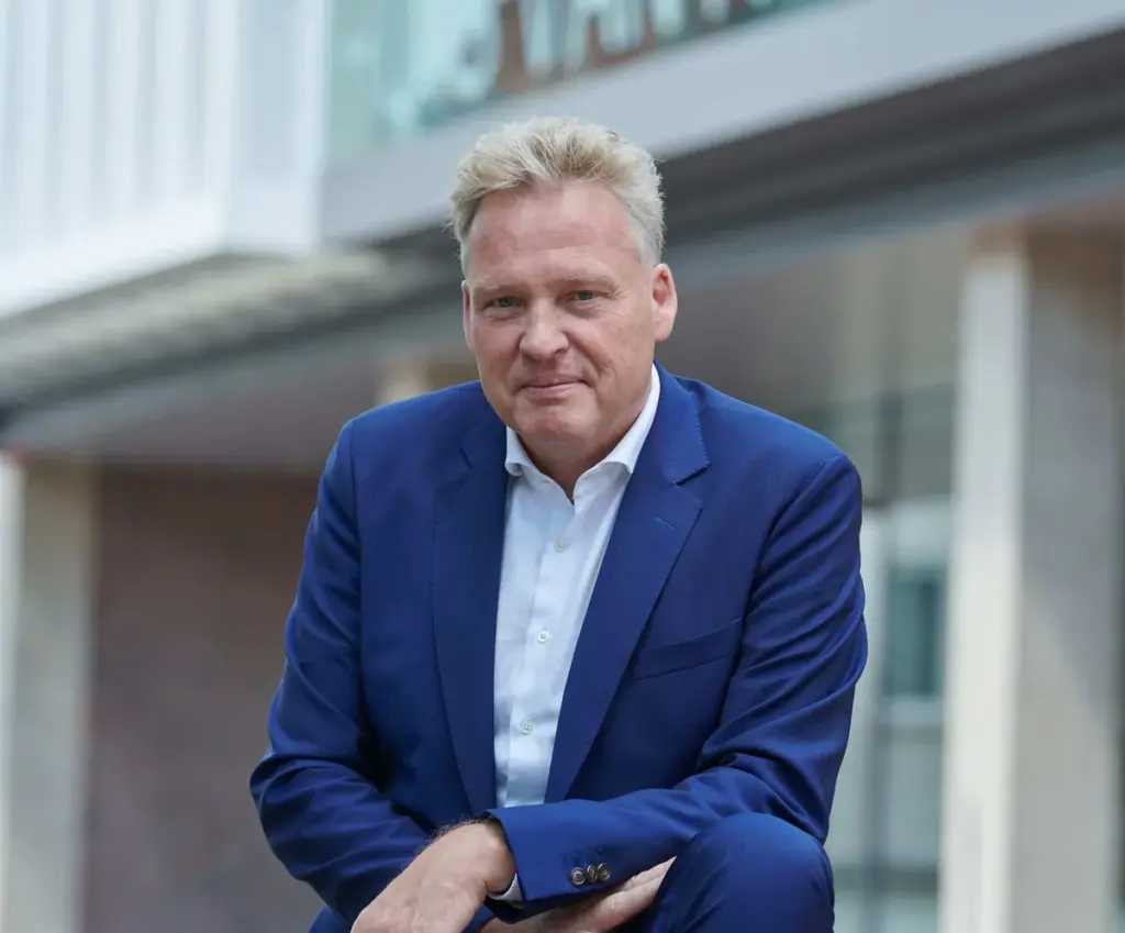 Burgemeester roosendaal ernstig gewond bij verkeersongeval