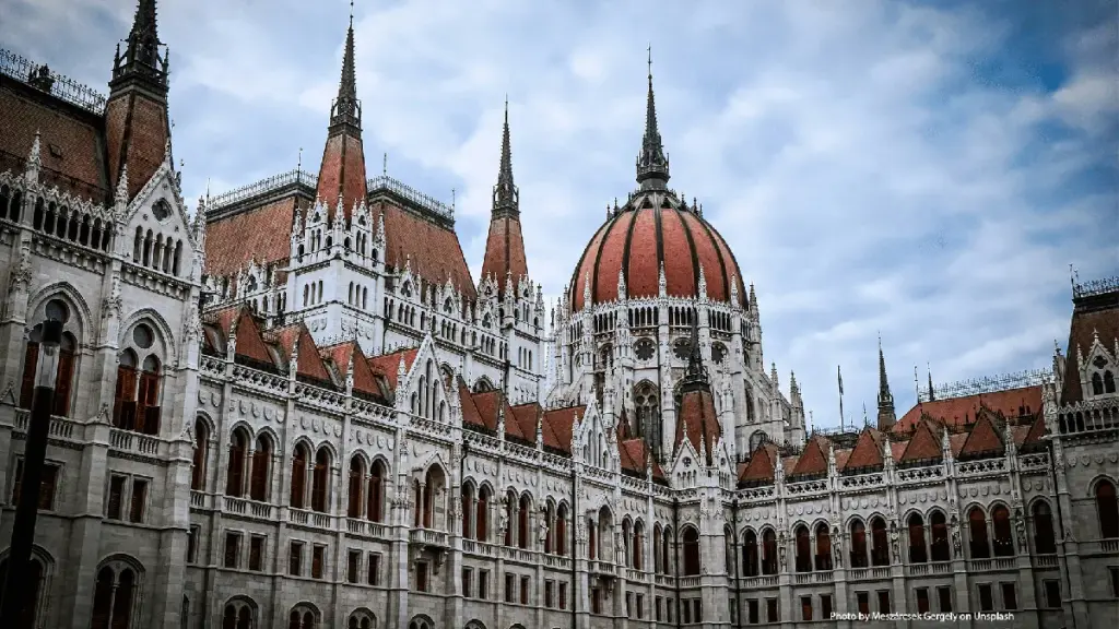 Hungary elections: Hongarije verkiezingen: hoge opkomst en spannende strijd