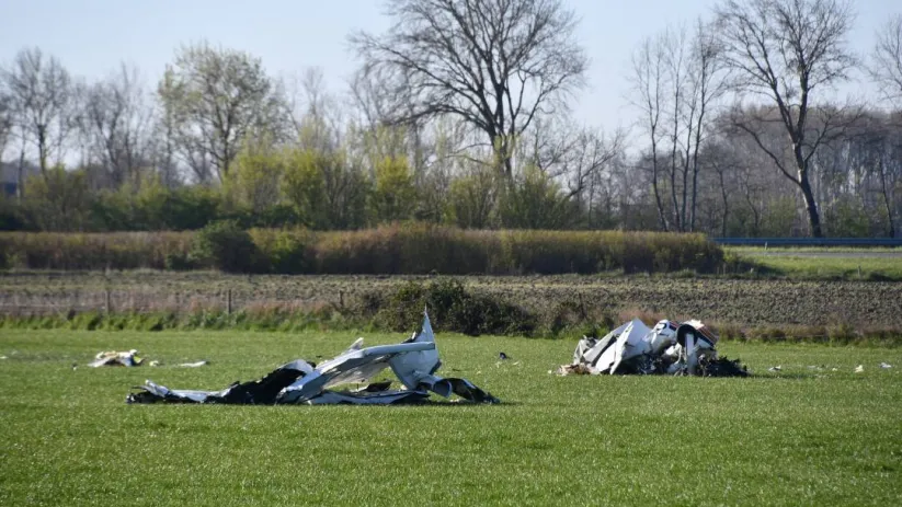 Hvzeeland: Sportvliegtuigcrash naast A58 in Middelburg