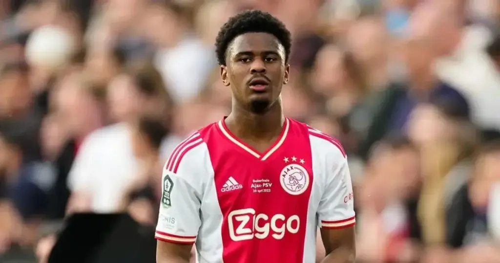 Jorrel Hato scoort in FA Cup voor Chelsea