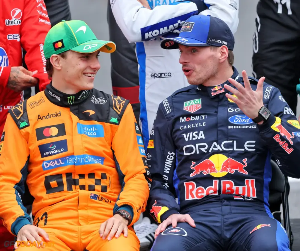 Lucas Auer en Max Verstappen racen op de Nürburgring