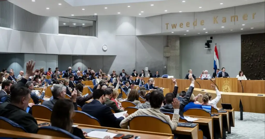 Omroep West: Staking van Rijksambtenaren Lamlegt Tweede Kamer