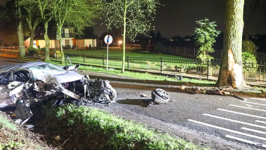 Ongeval in Wekerom: vier jonge inzittenden gewond