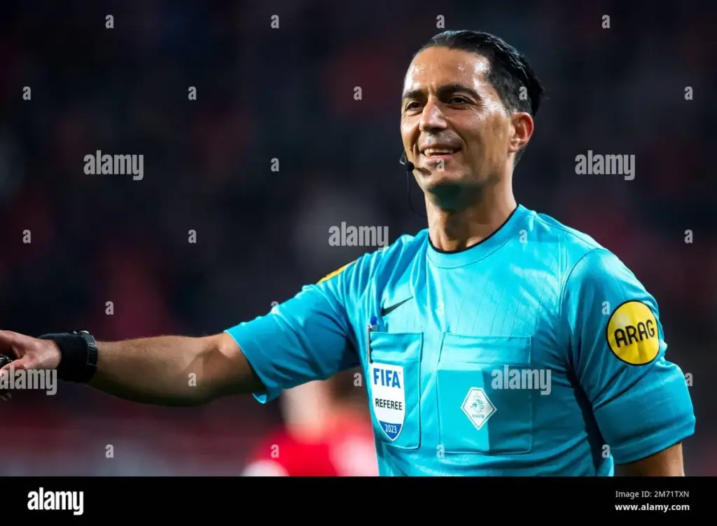 Serdar Gözübüyük in de wedstrijd NEC tegen Feyenoord