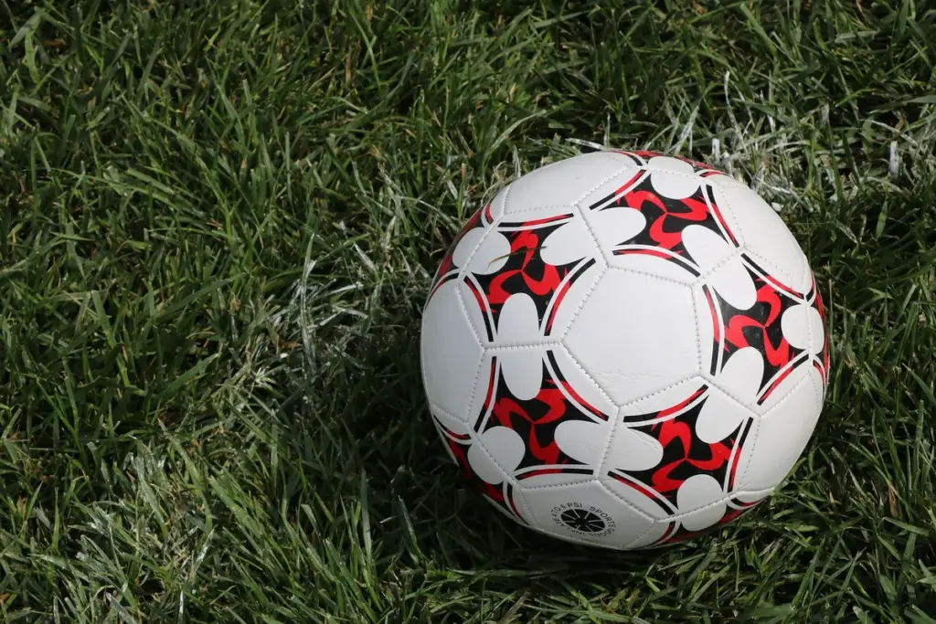 Voetbal: Paspoortkwestie en Blessures Beïnvloeden Competitie