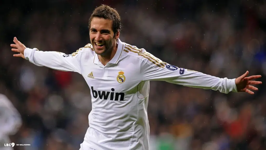 Higuaín verrast met nieuw uiterlijk na pensioen