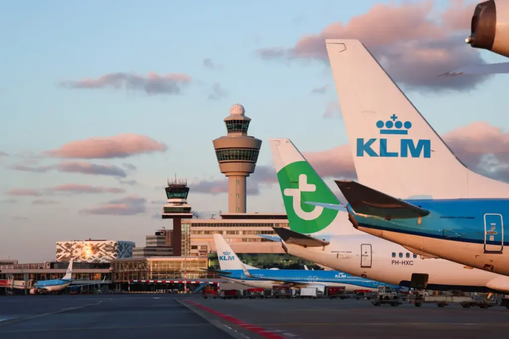Luchtvaart: Vliegverkeer boven Nederland stilgelegd op 4 mei