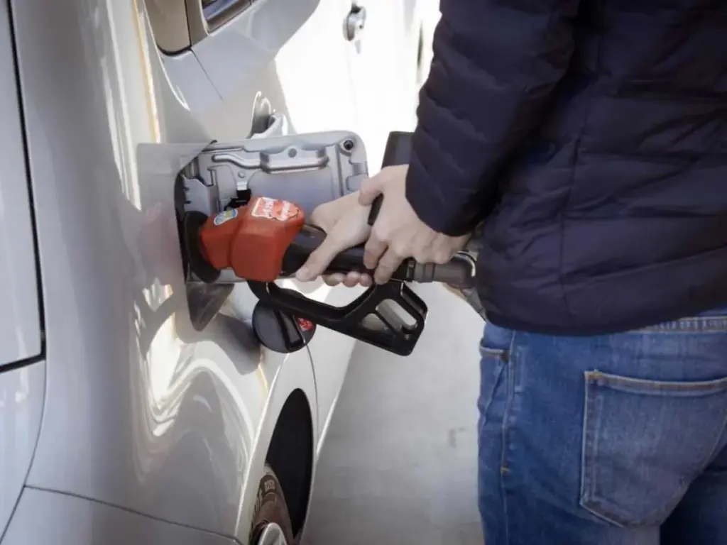Maximumprijs stijgt voor benzine terwijl apotheekinkoopprijzen dalen