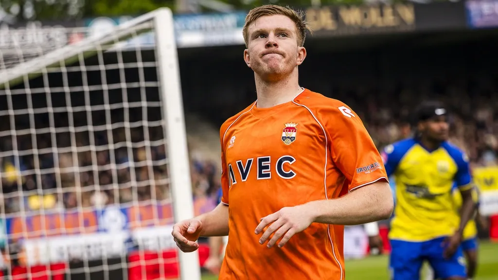 Rkc willem 2: RKC Willem II: Willem II wint play-off met rood voor Uneken