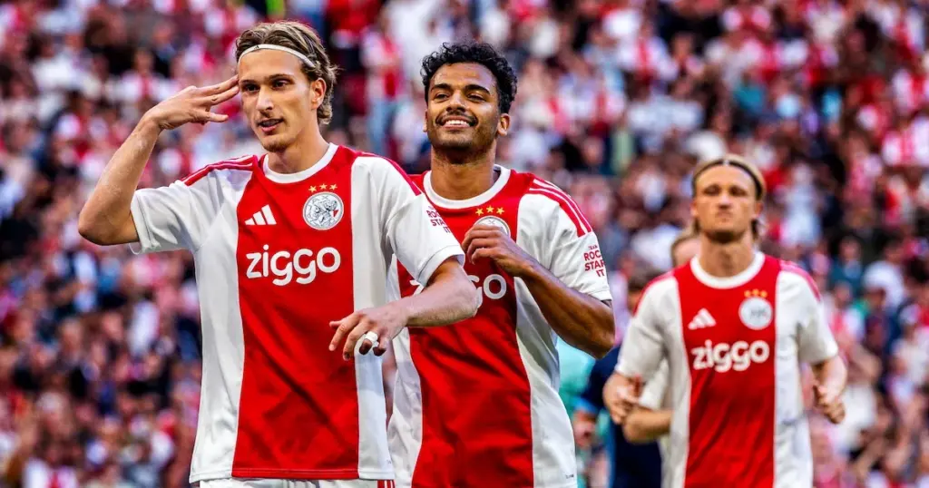 Live voetbal | Coach Míchel Sánchez na 3-1-zege Ajax: 'Niet blij met resultaat'