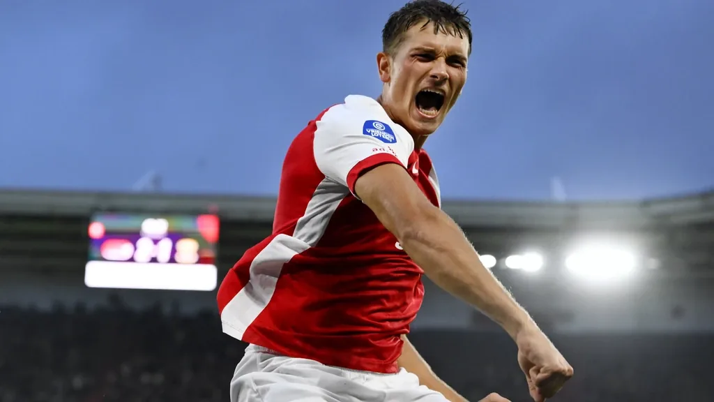 LIVE eredivisie | AZ blijft maar scoren: Mateo Chávez knalt via de lat snoeihard raak tegen Go Ahead Eagles - AD.nl