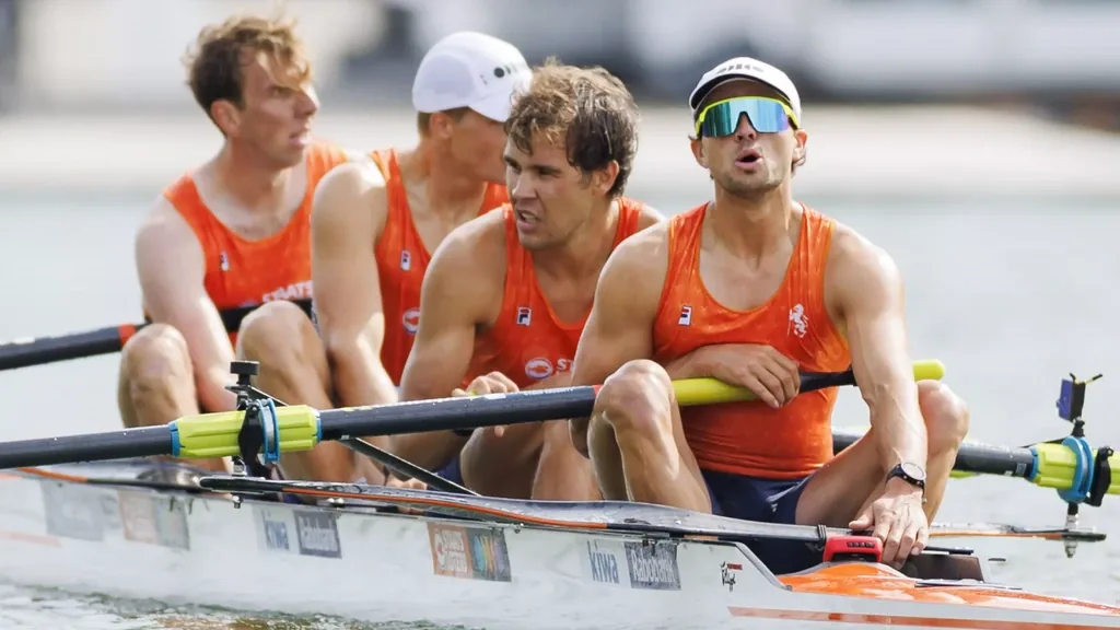 Vrouwen dubbelvier brengen Amsterdam in vervoering met goud op WK roeien: ‘Voor oma!’